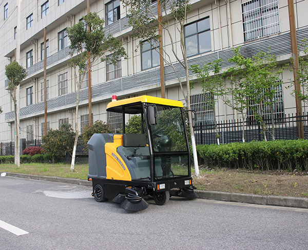 小型扫地车驾驶式电动扫地车宝博体育