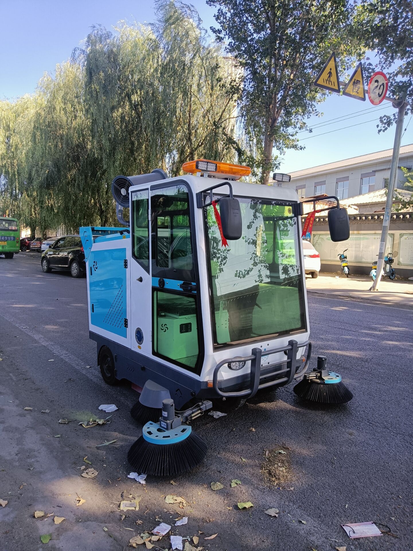 宝博体育驾驶式扫地车：环保新选择让清洁更绿色